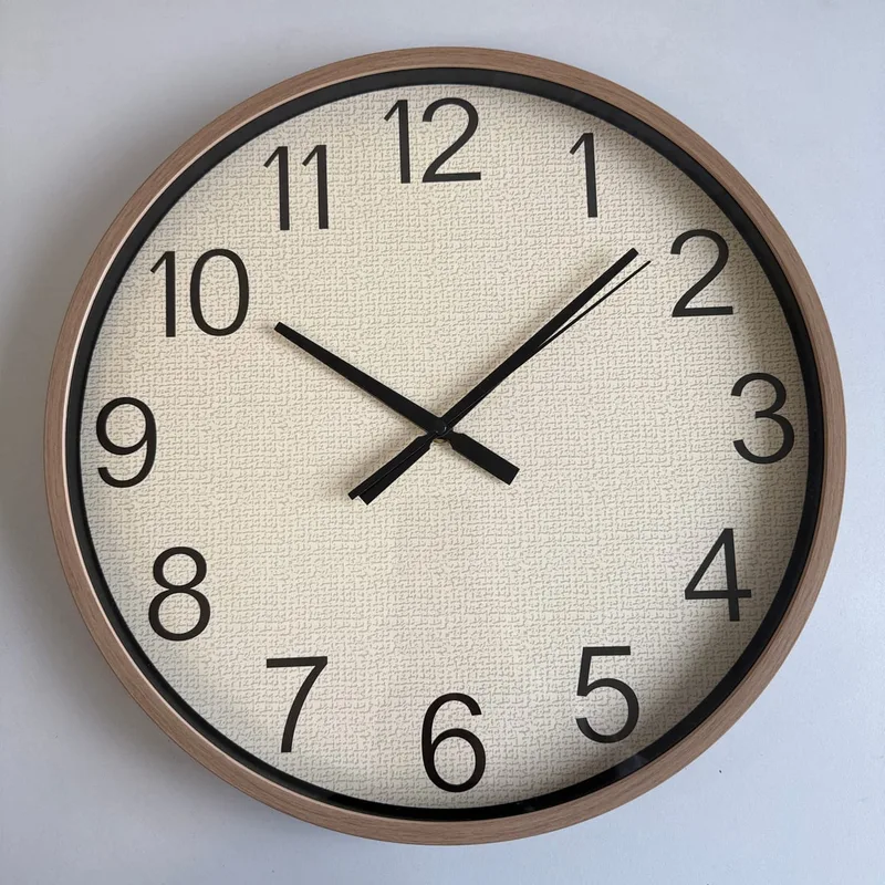 Große Wanduhr mit Leinen-Zifferblatt aus dem Hammer Haushaltsregal